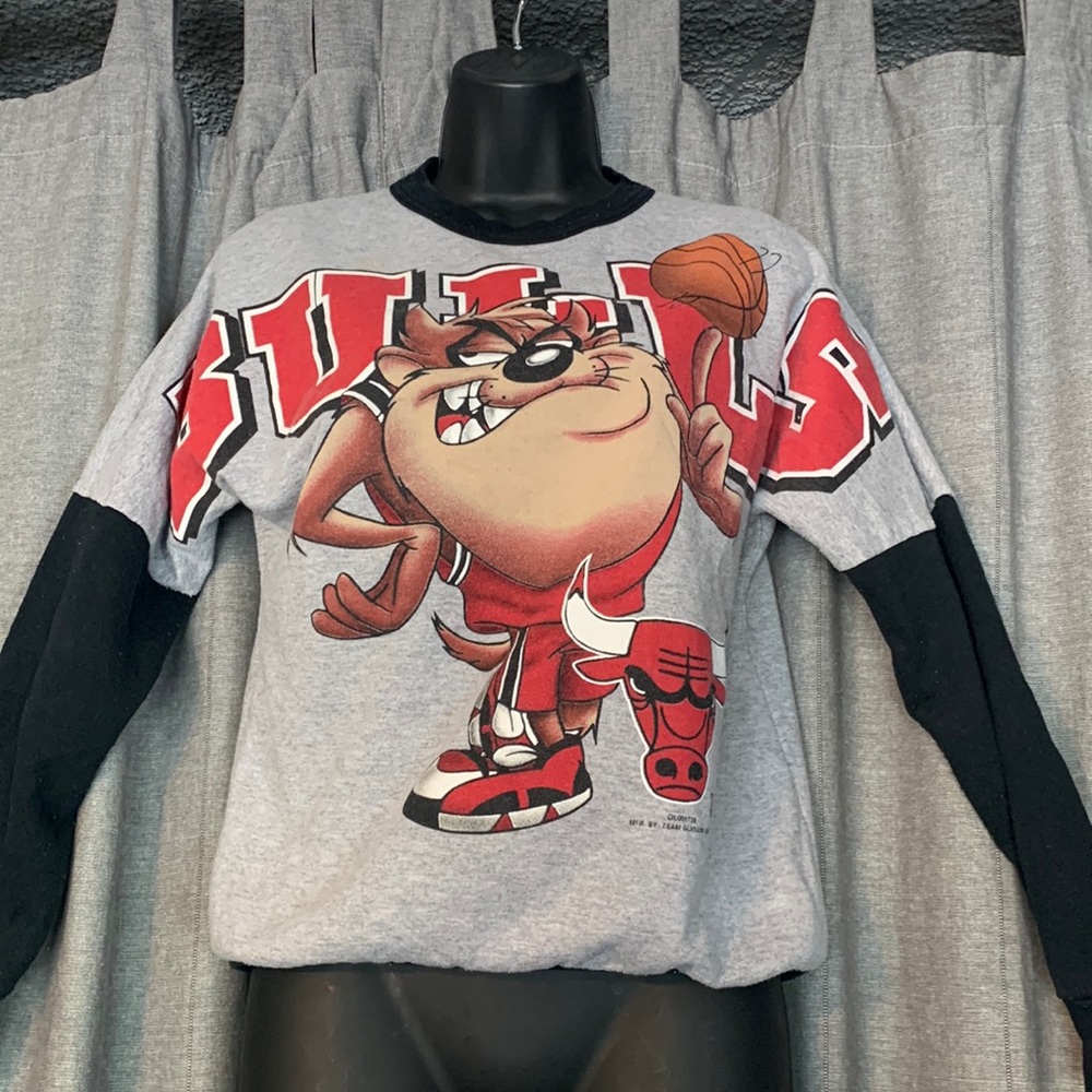1996 Vintage Chicago Bulls Looney Tunes sweater